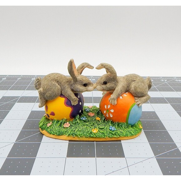 Charming Tails Bunny Love Rabbits Sitting On Easter Eggs Silvestri Figurine - Picture 1 of 8